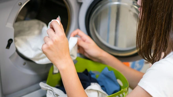 Ademais, manter a carga térmica baixa é um segredo fundamental para evitar que as roupas sofram encolhimento