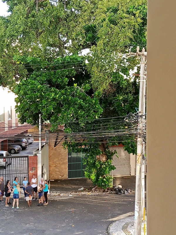 Alunos são surpreendidos com o fechamento de unidade em Amaralina por Reprodução