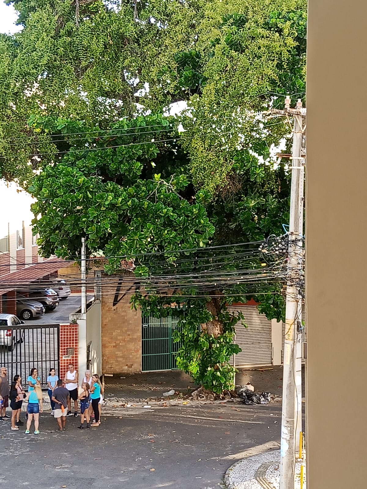 Alunos são surpreendidos com o fechamento de unidade em Amaralina por Reprodução