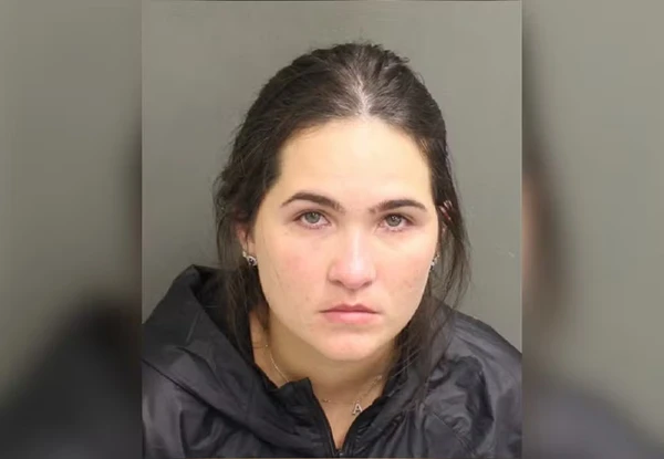 Amanda Vasconcelos, esposa do cantor sertanejo Henrique, foi presa em Orlando por Reprodução/Current Inmate Database