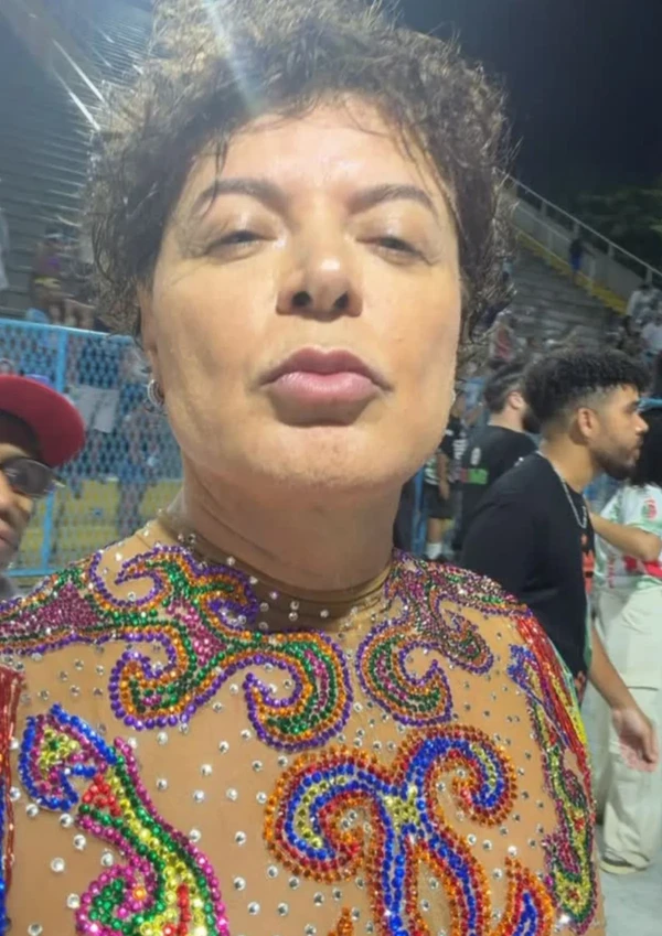 David Brazil perde peruca de R$ 7 mil em ensaio da Grande Rio por Reprodução/Redes Sociais 