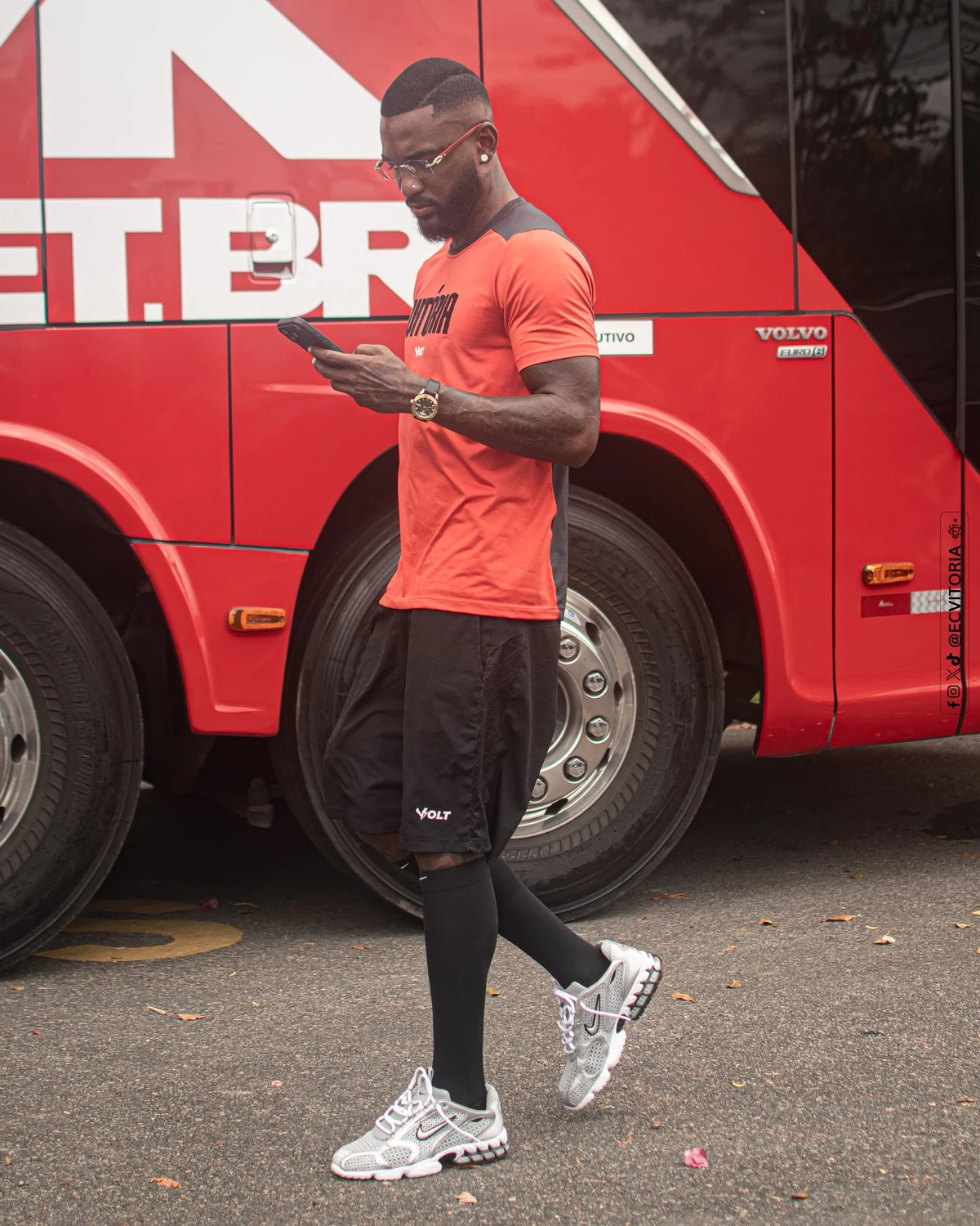 Delegação do Vitória embarca rumo à São Paulo para duelo contra o Palmeiras por Victor Ferreira/ECV