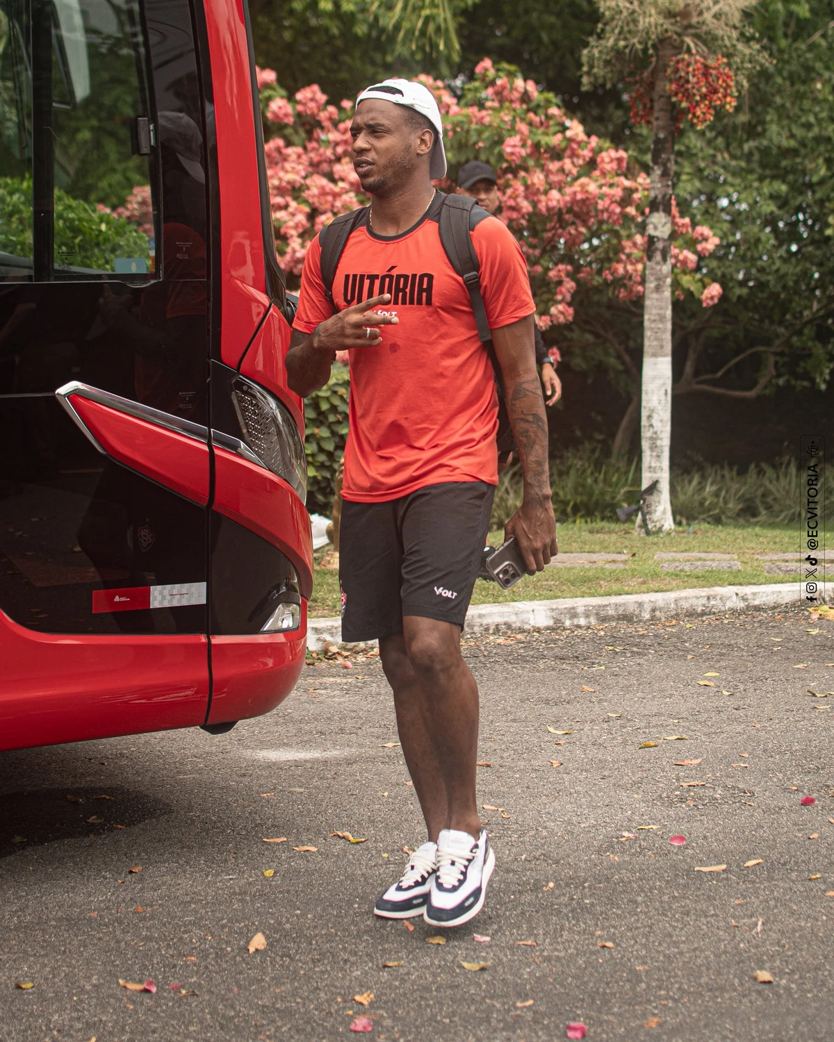 Delegação do Vitória embarca rumo à São Paulo para duelo contra o Palmeiras por Victor Ferreira/ECV