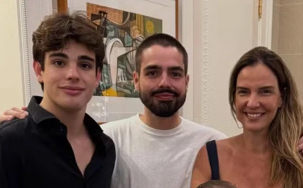 Faustão apareceu em clique com a família