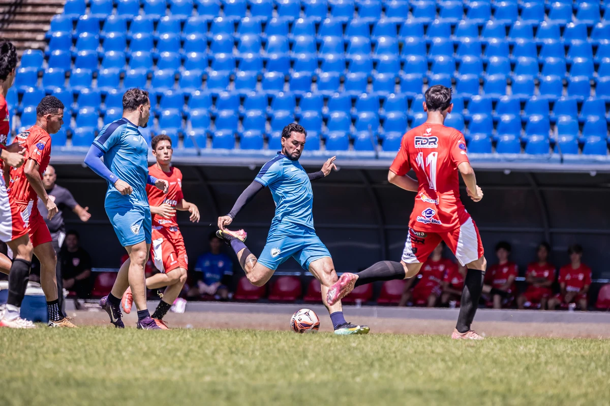 Gilberto em ação pelo Londrina 
