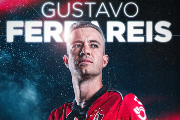Gustavo Ferrareis em anúncio de contratação pelo Atlas por Divulgação/Atlas