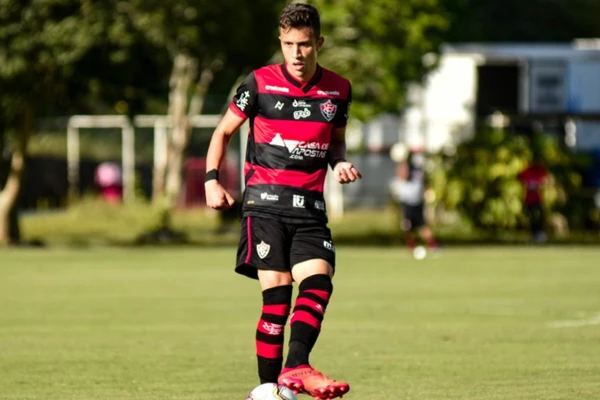 Matheus Frizzo durante passagem pelo Vitória em 2020 por Pietro Carpi / EC Vitória