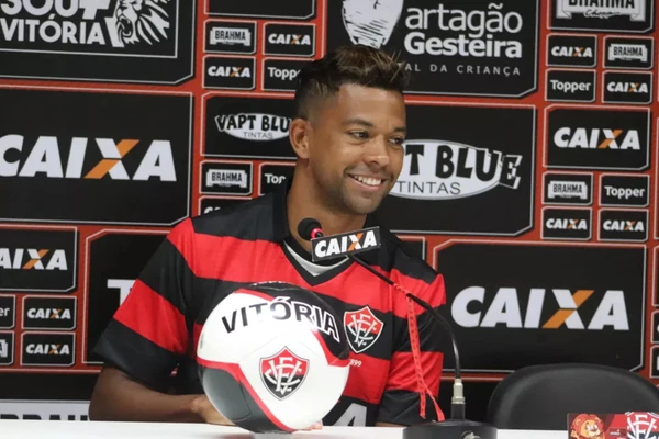 Wallyson não deixou saudade para as torcidas de Bahia e Vitória por Maurícia da Matta/EC Vitória
