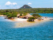 Imagem - A vila de 6 mil moradores que tem a praia de água doce eleita a mais bonita do mundo