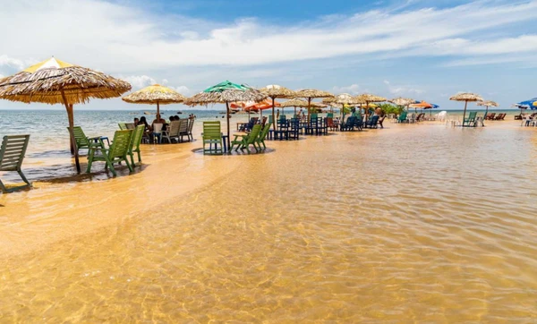 Transparência das águas do Tapajós é o grande diferencial que atrai turistas globais por Reprodução (Ticiana Giehl/Escolha Viajar)