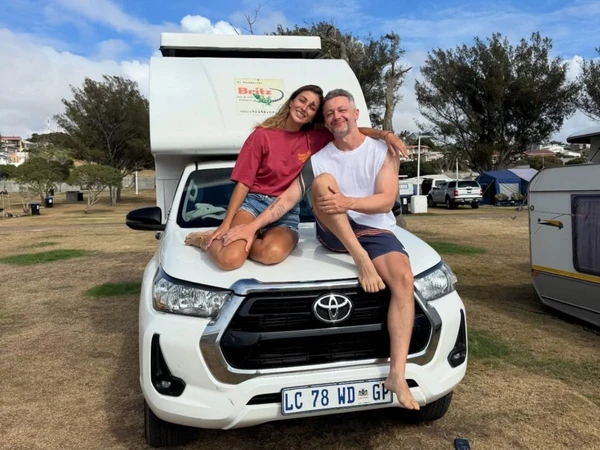 Discreto, Lucas Lima abre álbum de viagem com a nova namorada