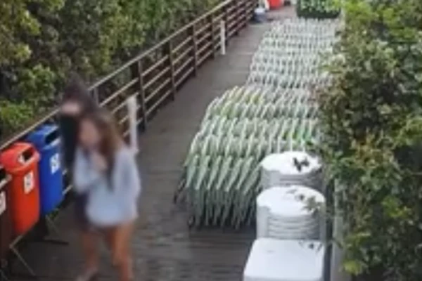 Imagens flagraram a contradição do adolescente por Reprodução
