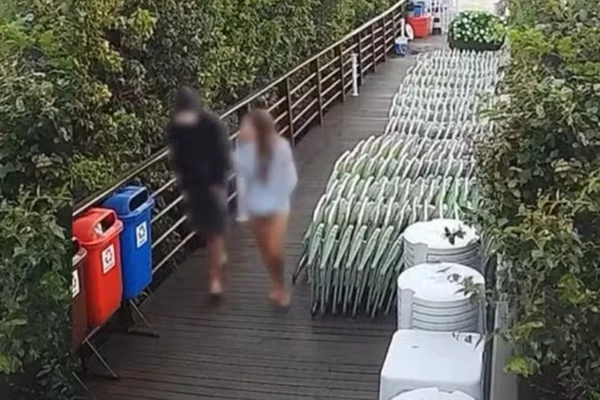 Imagens flagraram a contradição do adolescente