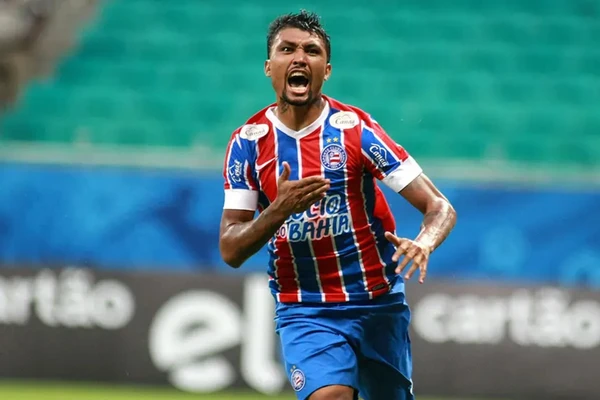 Kieza com a camisa do Bahia por Divulgação