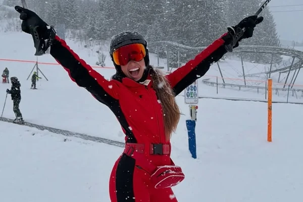 Vanessa Lopes é resgatada nos Alpes Suíços após se perder em montanha por Reprodução/Redes Sociais 