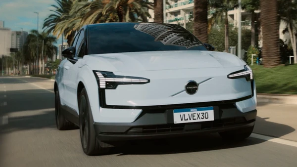 Volvo EX30 Ultra Twin Motor por Reprodução