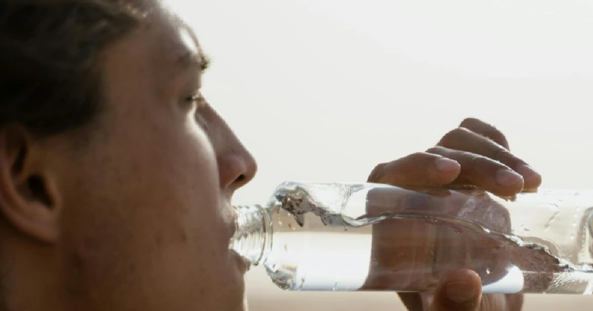 Imagem - Nem 2 litros, nem 3: pesquisadores indicam quantidade de água ideal para não prejudicar os rins