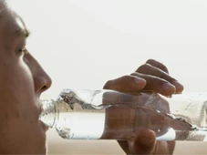 Imagem - Nem 2 litros, nem 3: pesquisadores indicam quantidade de água ideal para não prejudicar os rins