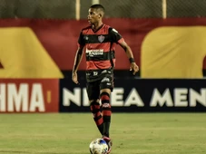 Imagem - Lateral revelado pelo Vitória está em melhor temporada da carreira por clube europeu