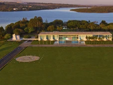 Imagem - Seis suítes, quadra de tênis e piscina aquecida: veja como é o Palácio da Alvorada, residência do presidente