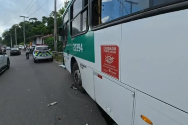 Acidente foi registrado entre Cajazeiras V e 8 por Reprodução/TV Bahia