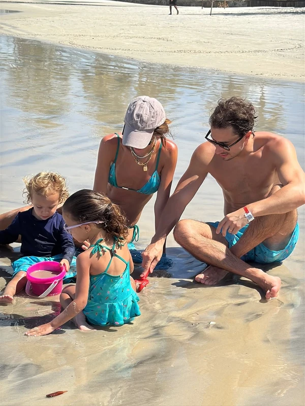 Aninha Nóbrega era casada com o também influenciador Gab e é mãe de dois filhos, Manuela e Thomás por Reprodução/Instagram