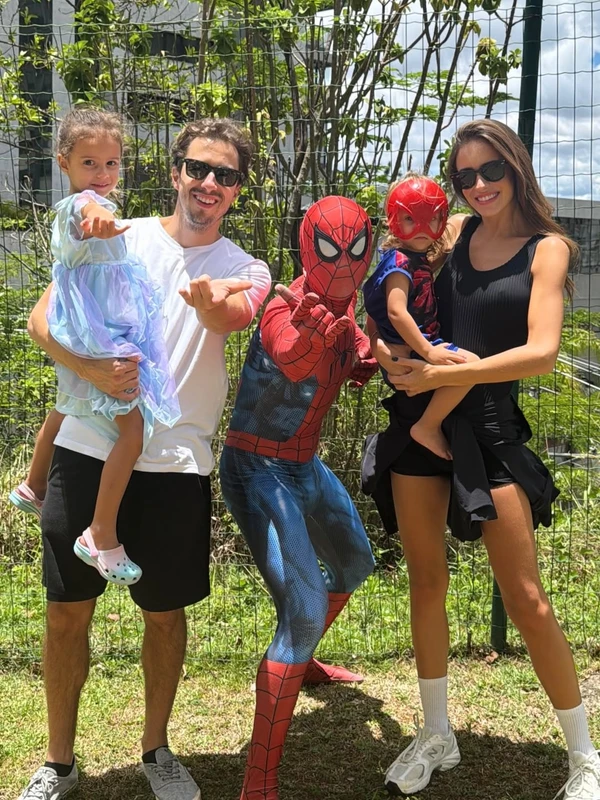 Aninha Nóbrega era casada com o também influenciador Gab e é mãe de dois filhos, Manuela e Thomás por Reprodução/Instagram