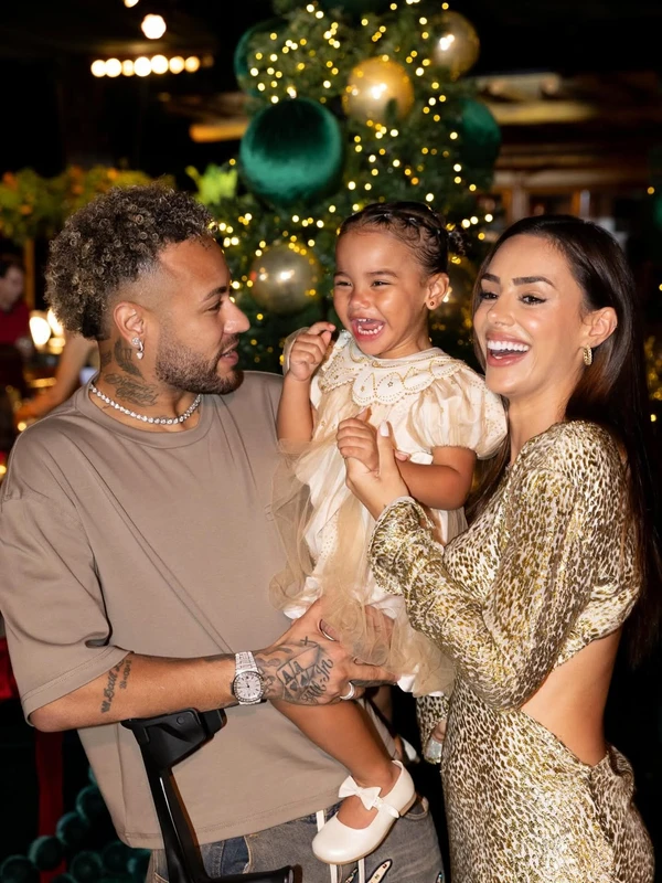 Bruna Biancardi, Neymar e Mavie por Reprodução/Instagram