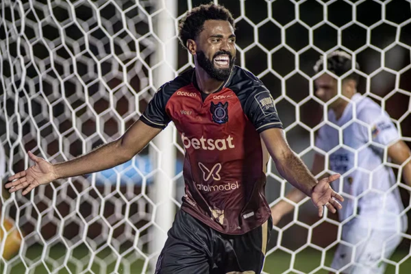 Caio Vinícius durante sua passagem pelo Vitória