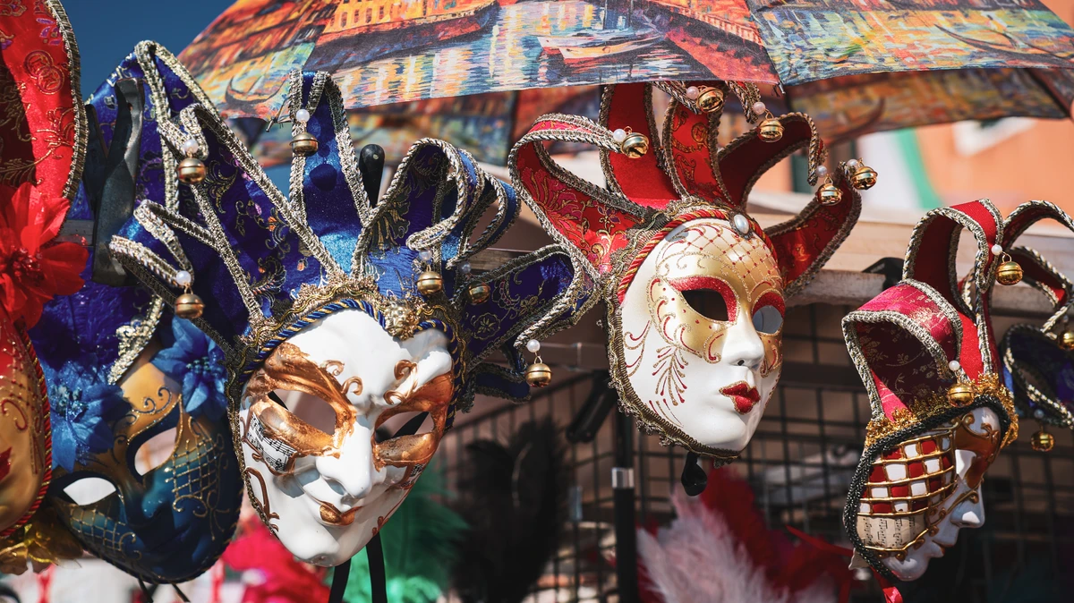 Cidade proíbe o uso de máscaras desde a déca