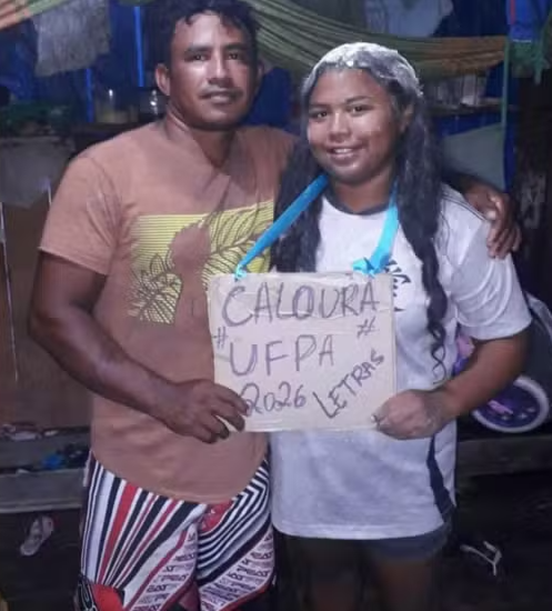 Estudante sem celular e sem internet descobre que passou em universidade federal após visita de diretora da escola por Reprodução