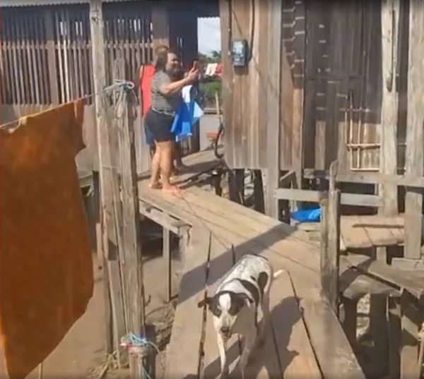 Estudante sem celular e sem internet descobre que passou em universidade federal após visita de diretora da escola por Reprodução