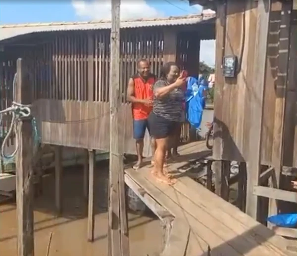 Estudante sem celular e sem internet descobre que passou em universidade federal após visita de diretora da escola por Reprodução