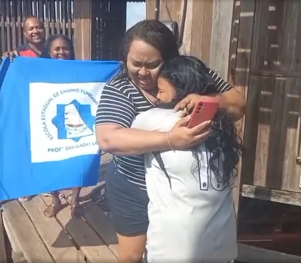 Estudante sem celular e sem internet descobre que passou em universidade federal após visita de diretora da escola por Reprodução