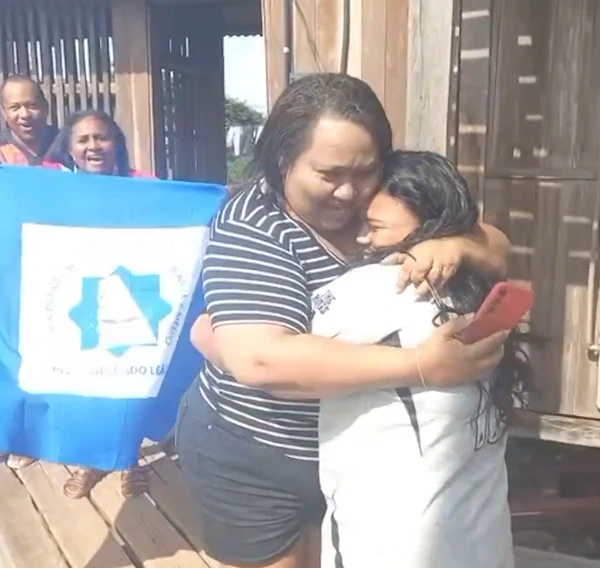 Estudante sem celular e sem internet descobre que passou em universidade federal após visita de diretora da escola por Reprodução
