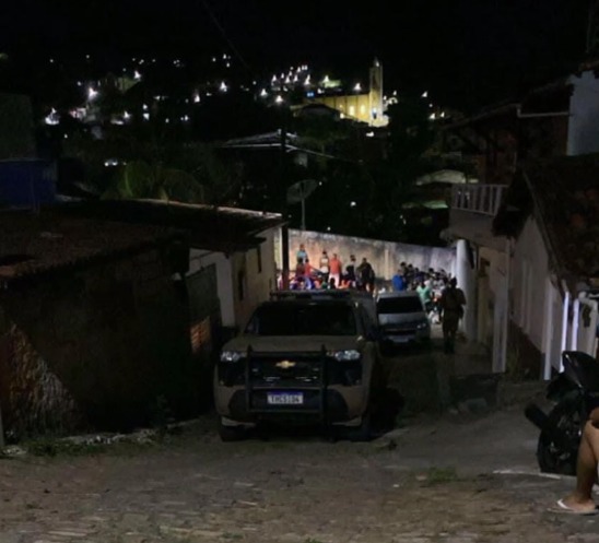 Homem é morto a tiros após invadir residência de prefeita na Bahia por Reprodução 