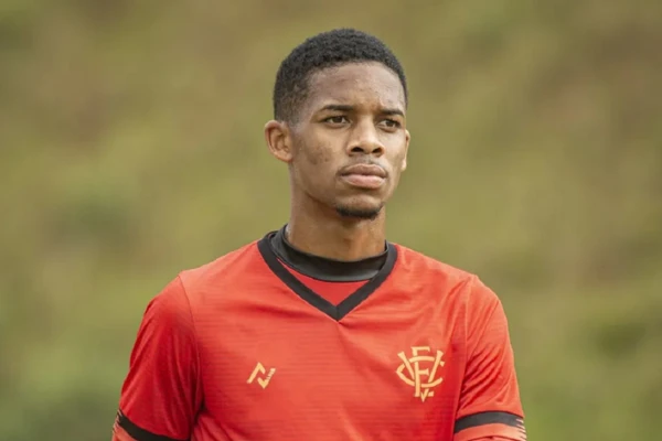 Lateral esquerdo Pedrinho durante passagem pelo Vitória por Pietro Carpi/EC Vitória