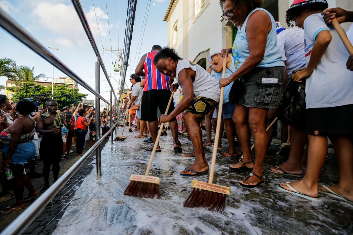 Lavagem de Itapuã nesta quinta (5) por Arisson Marinho/CORREIO