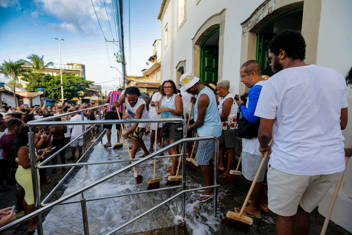 Lavagem de Itapuã nesta quinta (5) por Arisson Marinho/CORREIO