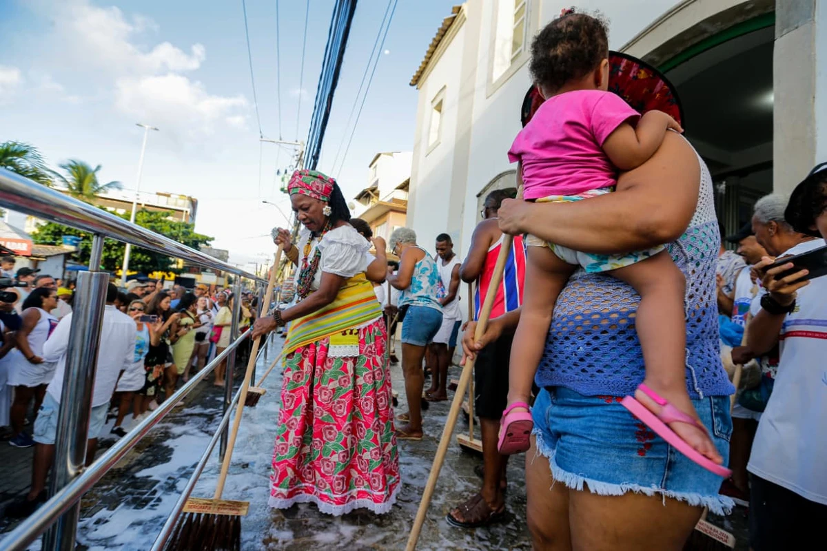 Lavagem de Itapuã nesta quinta (5) por Arisson Marinho/CORREIO