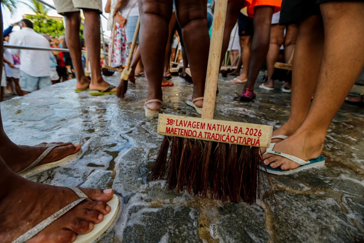 Lavagem de Itapuã nesta quinta (5) por Arisson Marinho/CORREIO