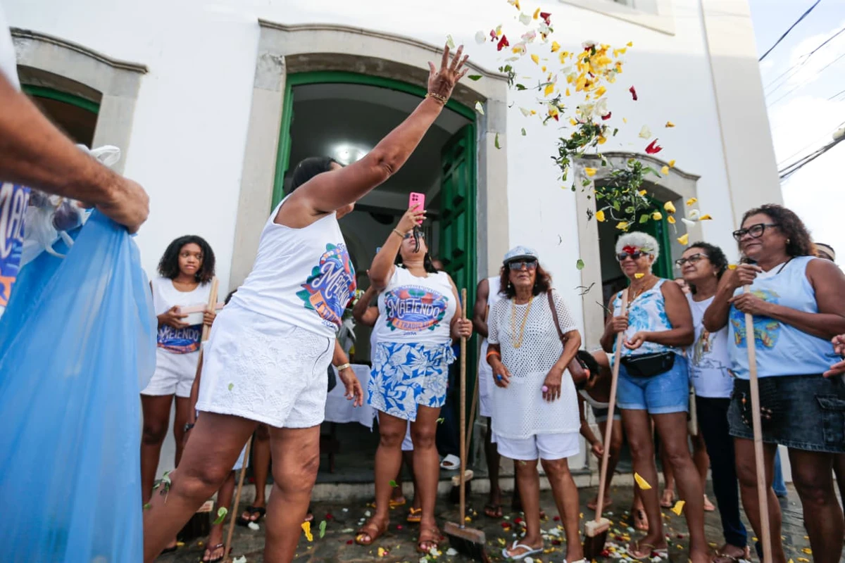 Lavagem de Itapuã nesta quinta (5) por Arisson Marinho/CORREIO