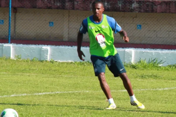 Maracás com a camisa do Bahia por Divulgação