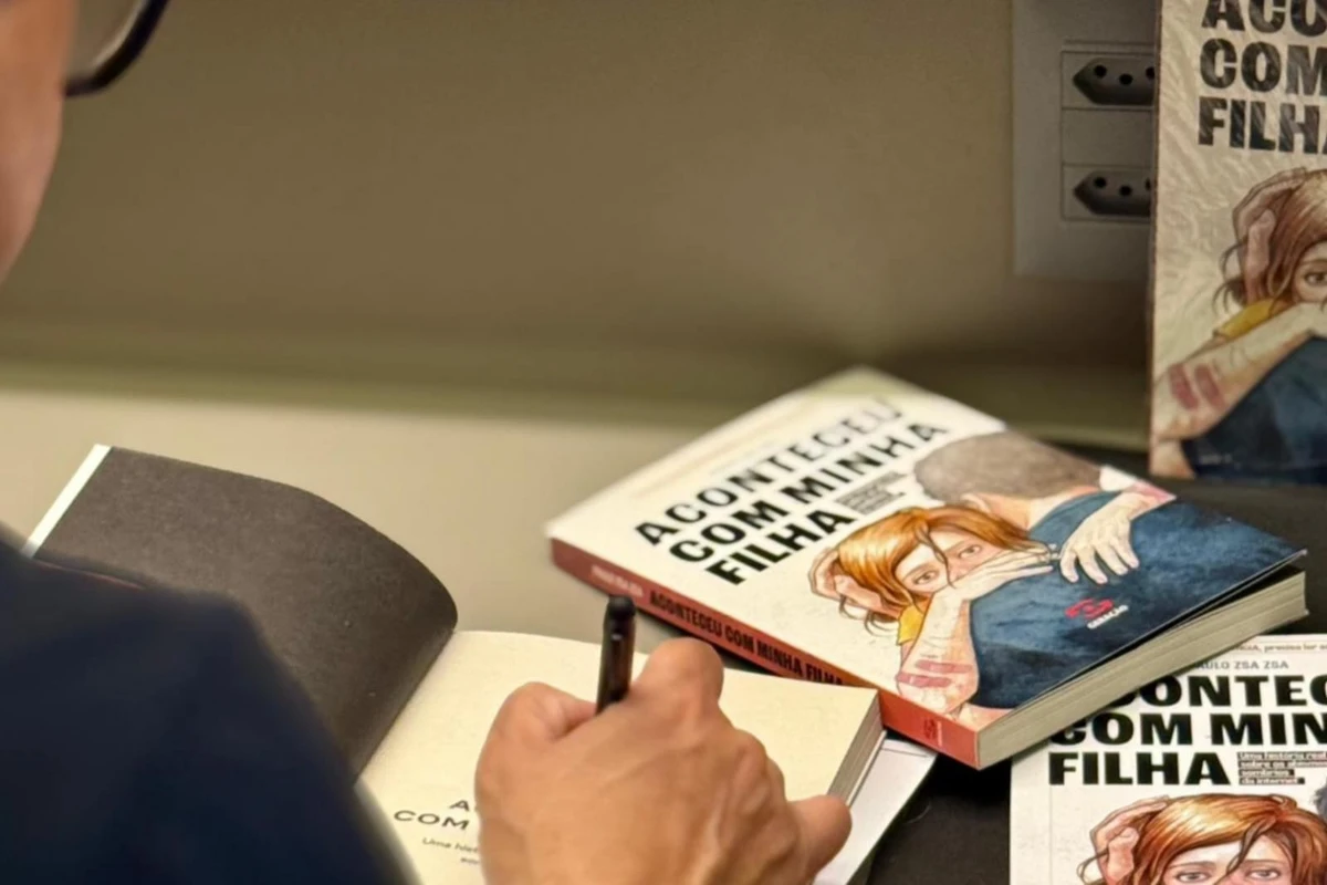 Obra de Paulo Zsa Zsa debate relação entre sua filha e a internet por Divulgação