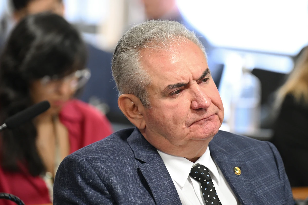 Senador Angelo Coronel foi ‘fritado’ publicamente pelos petistas