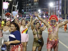 Imagem - Por trás da fantasia: maquiagem e glitter podem provocar alergias, infecções e outros riscos à saúde