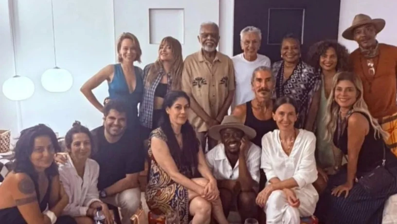 Imagem - Como é a mansão de Caetano Veloso no Rio Vermelho, um refúgio cultural com saraus e encontros de artistas