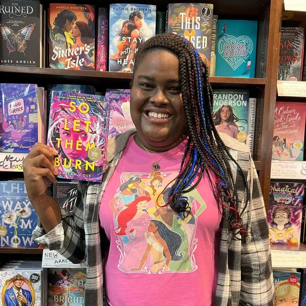 A jamaicana Kamilah Cole é autora de Fogo Neles por Reprodução/Instagram