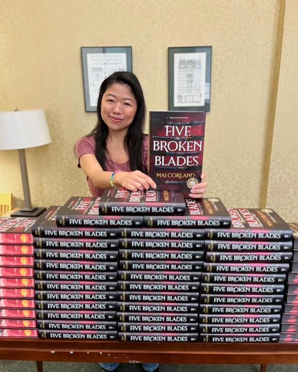 Coreana, Mai Corland é autora de títulos como Quatro reinos corrompidos por Reprodução/Instagram