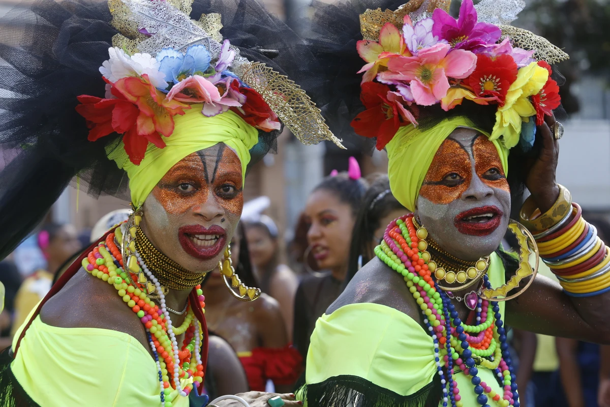 Fantasias: maquiagem, glitter e tecidos podem provocar infecções, alergias, alopecia e até cegueira por Marina Silva/Arquivo CORREIO